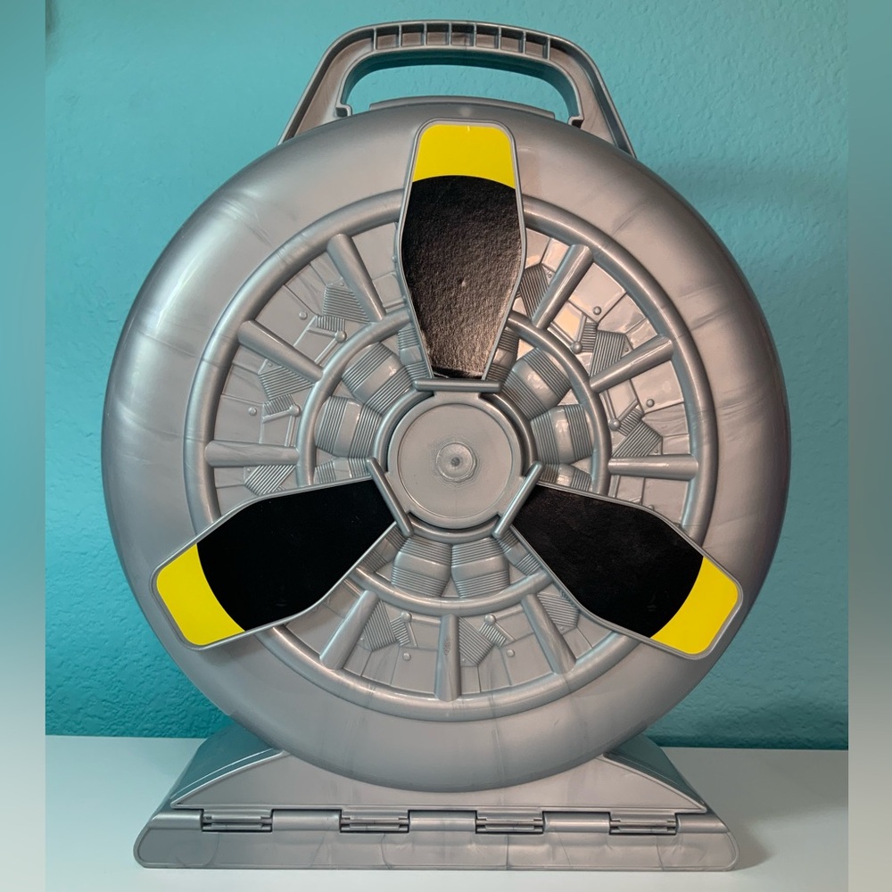 Disney Planes Fire & Rescue Aircraft Hanger Case Rare